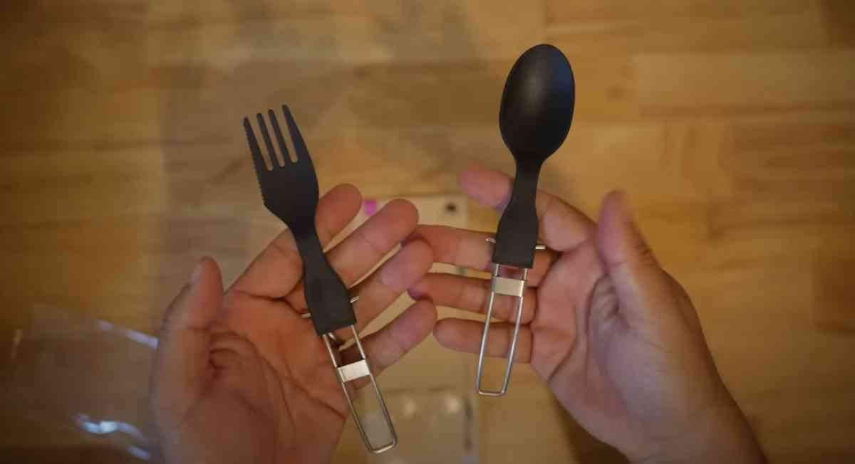 ダイソーの「折りたたみスプーン＆フォークセット」